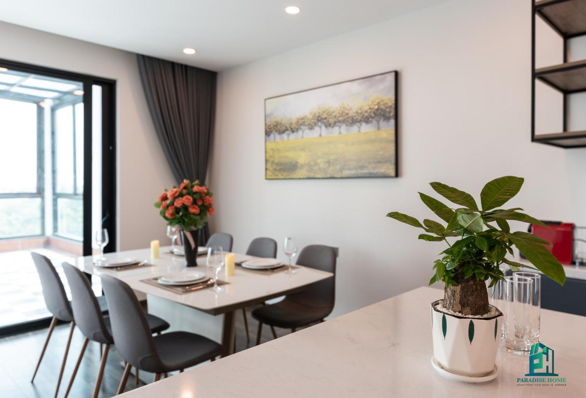 Luxe Paradise 5 Tu Hoa Apartment